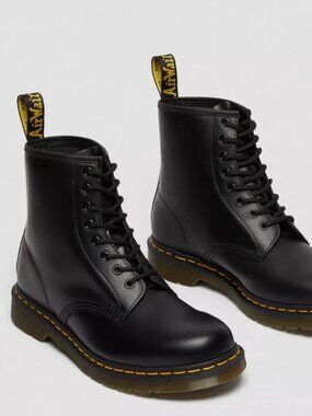 DR. MARTENS MEN'S LACE UP BOOT SIZE 11